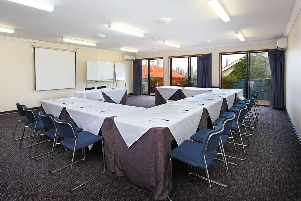 Hotel Ramada By Wyndham Windsor 4*