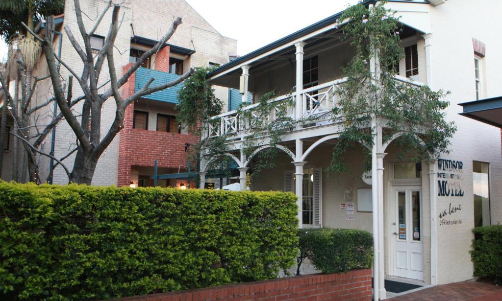 Hotel Ramada By Wyndham Windsor 4*