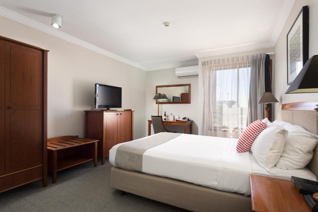 Ramada By Wyndham Windsor Hotel 4*