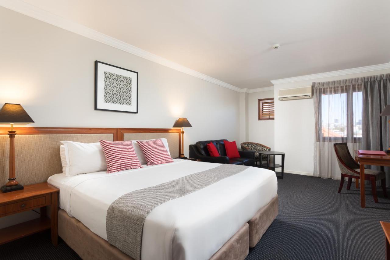Hotel Ramada By Wyndham Windsor 4*