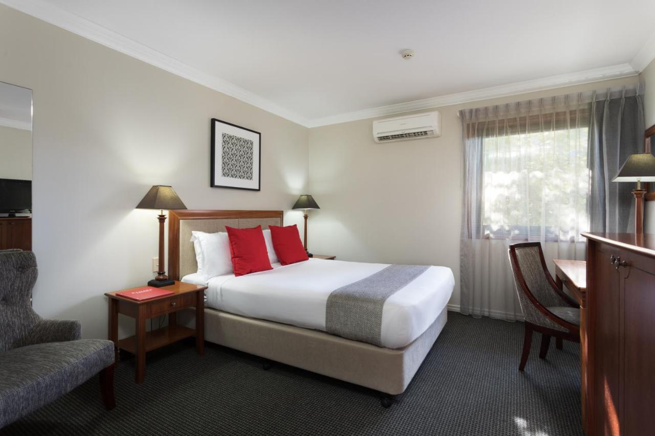 Ramada By Wyndham Windsor Hotel 4*