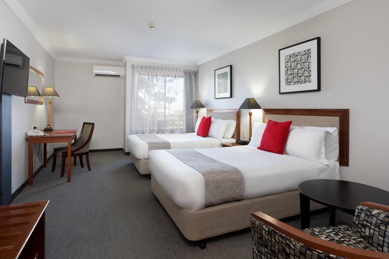 Ramada By Wyndham Windsor Hotel 4*